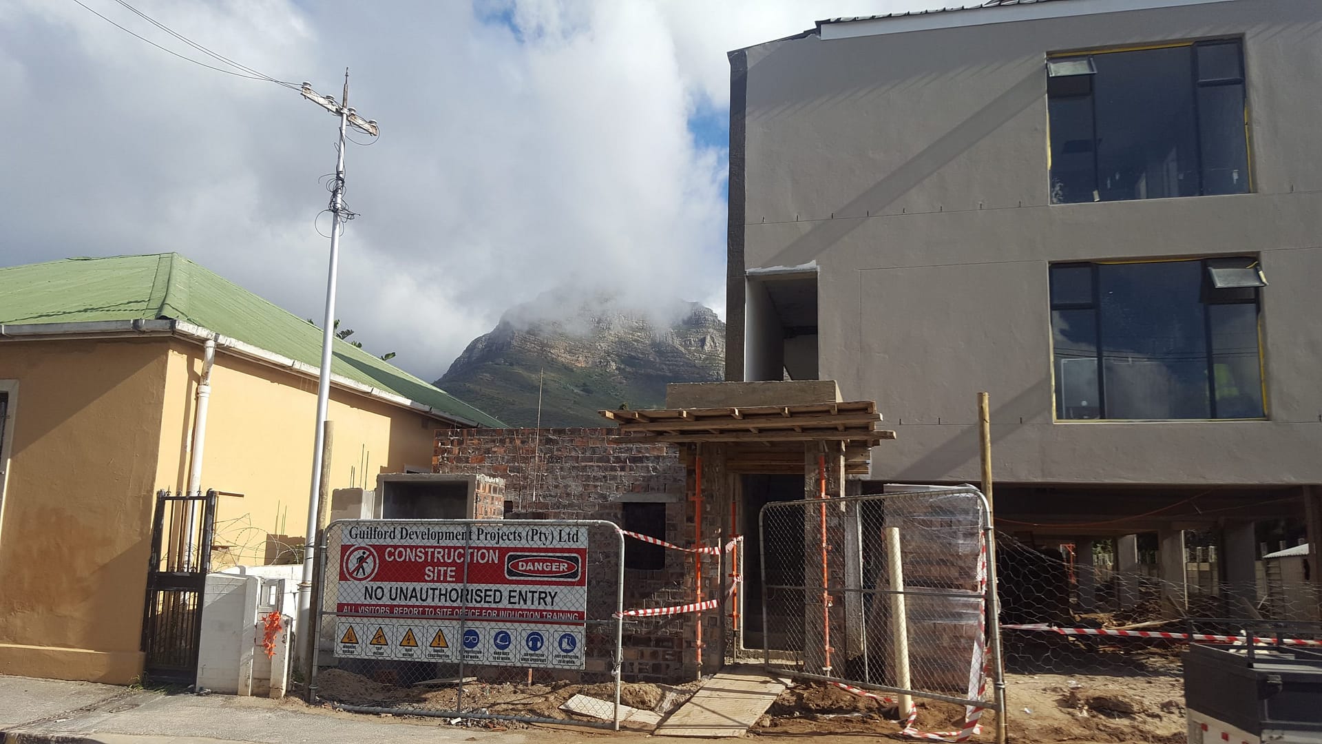 Construction in Cape Town, Representing Things Fell Apart
